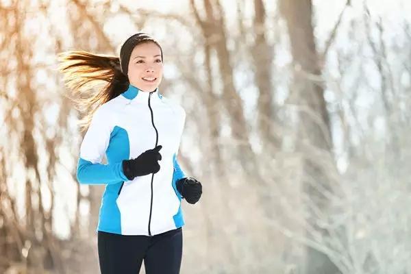 北方的冬天寒冷又干燥，你应该怎么跑？